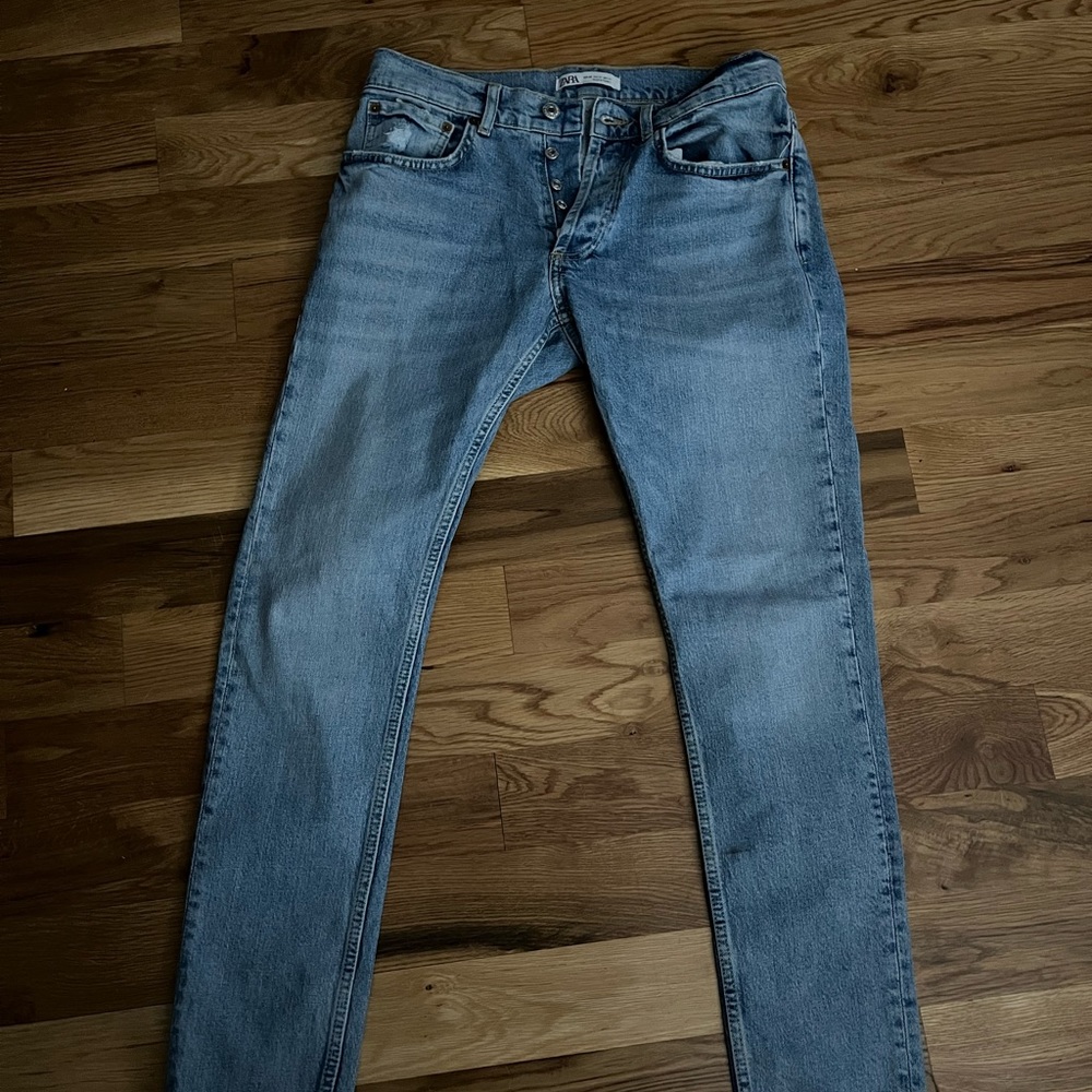 Zara Distressed Mid-rise Slim Straight Jeans Light Wash Size 31